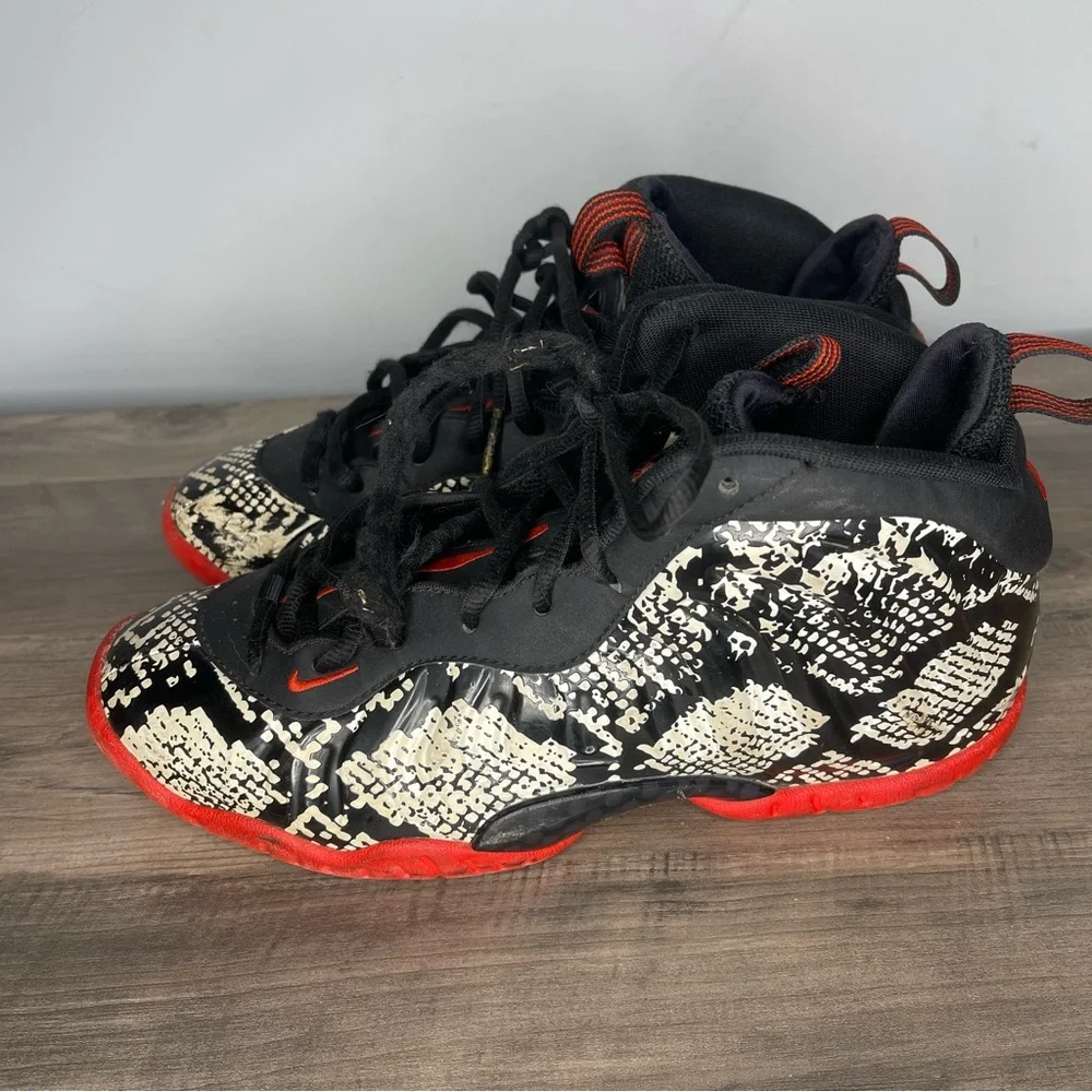 Nike youth Foamposites‎ One albino snakeskin sneakers tennis shoes size 7